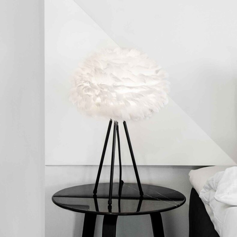 UMAGE Eos Mini stolní lampa bílá/trojnožka černá